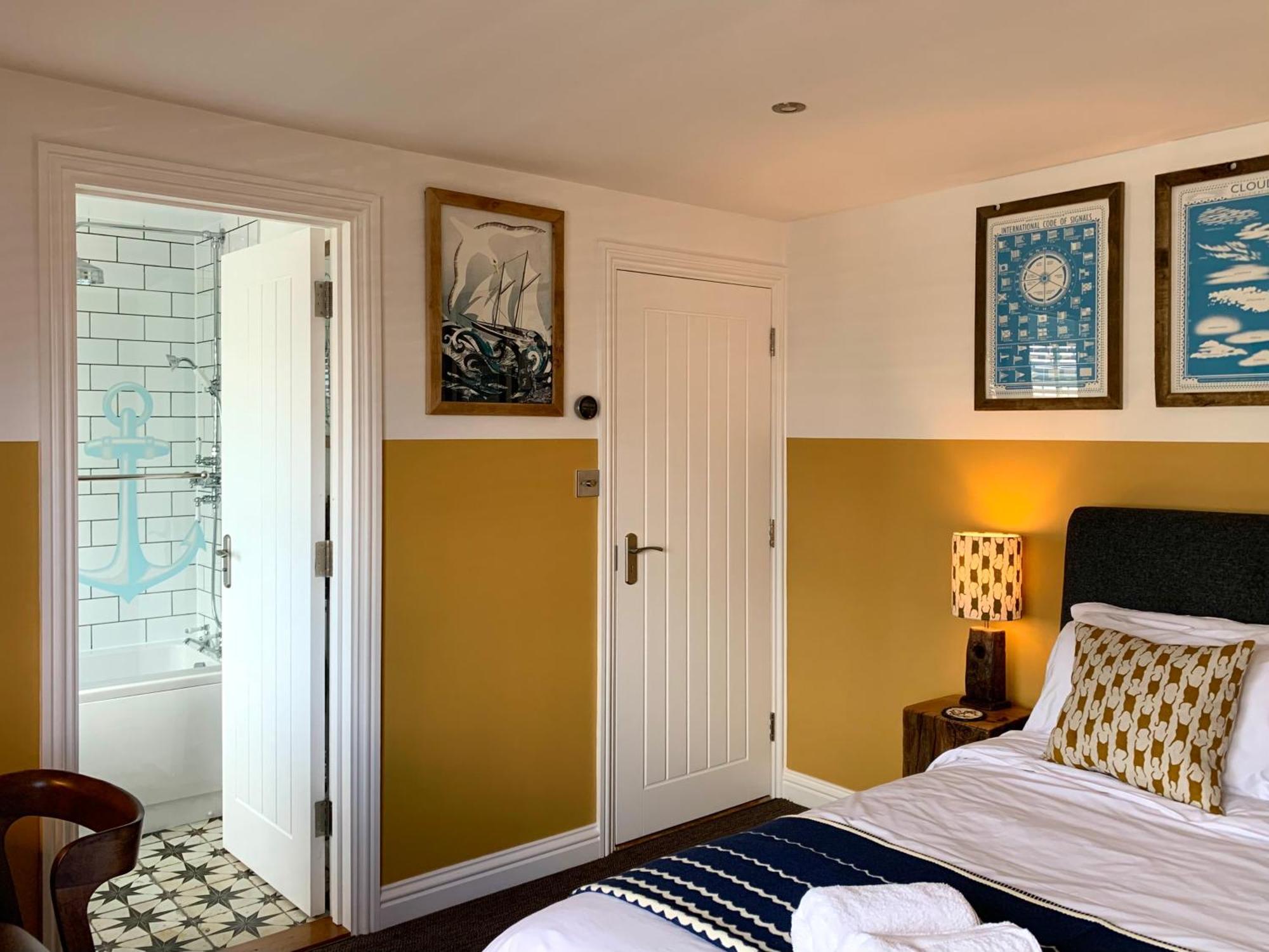 The Blue Bell Inn 엠스워스 외부 사진